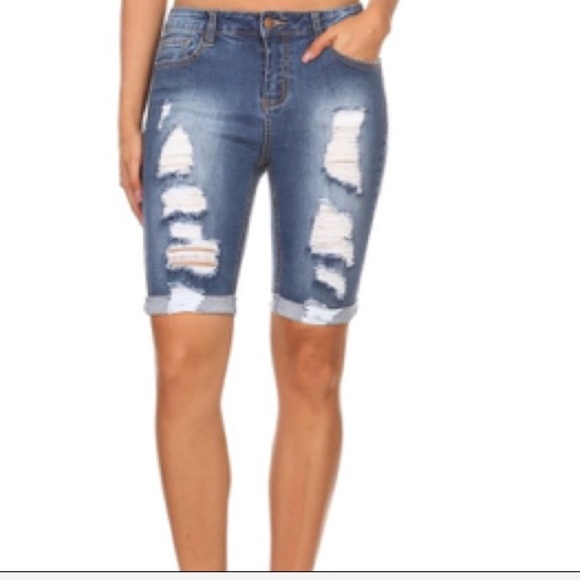 Plus size distressed Bermuda shorts - Picture 3 of 5